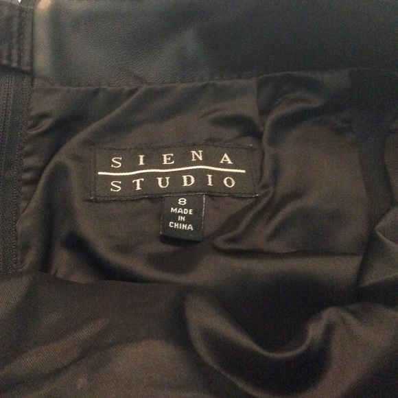 September move out sale!! Gorgeous Black Leather Pencil Skirt size 8 - Picture 10 of 16